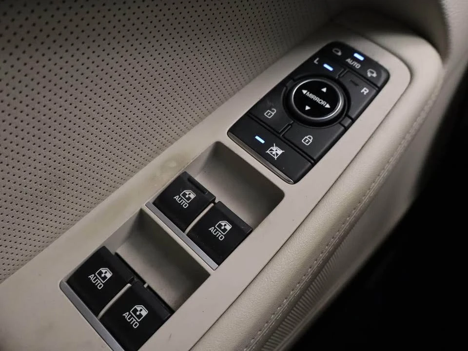 2016 Hyundai Genesis - Image 9 of 9