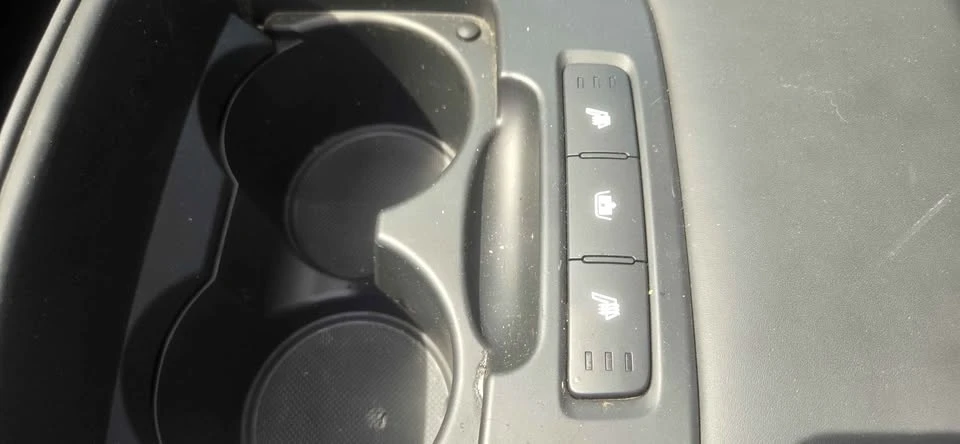 2016 Hyundai Genesis - Image 18 of 19