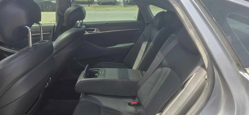 2016 Hyundai Genesis - Image 17 of 19