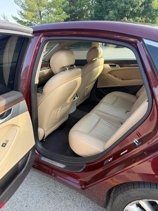 2016 Hyundai Genesis - Image 8 of 12