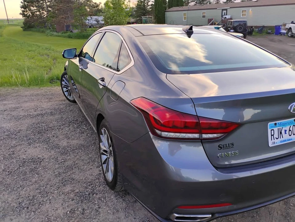 2016 Hyundai Genesis - Image 5 of 17