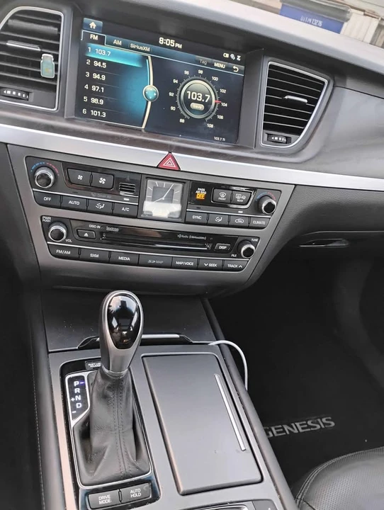 2016 Hyundai Genesis - Image 15 of 17