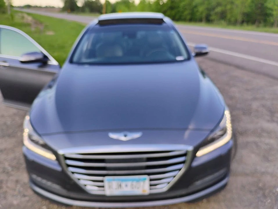 2016 Hyundai Genesis - Image 10 of 17