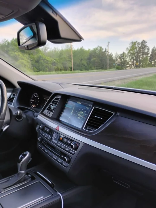2016 Hyundai Genesis - Image 13 of 17