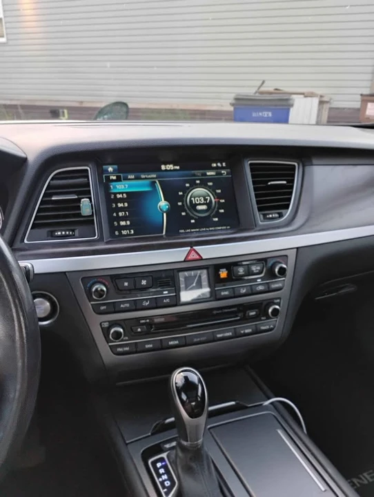 2016 Hyundai Genesis - Image 14 of 17