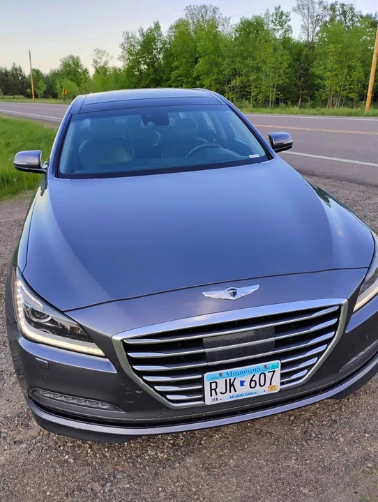 2016 Hyundai Genesis - Image 2 of 17