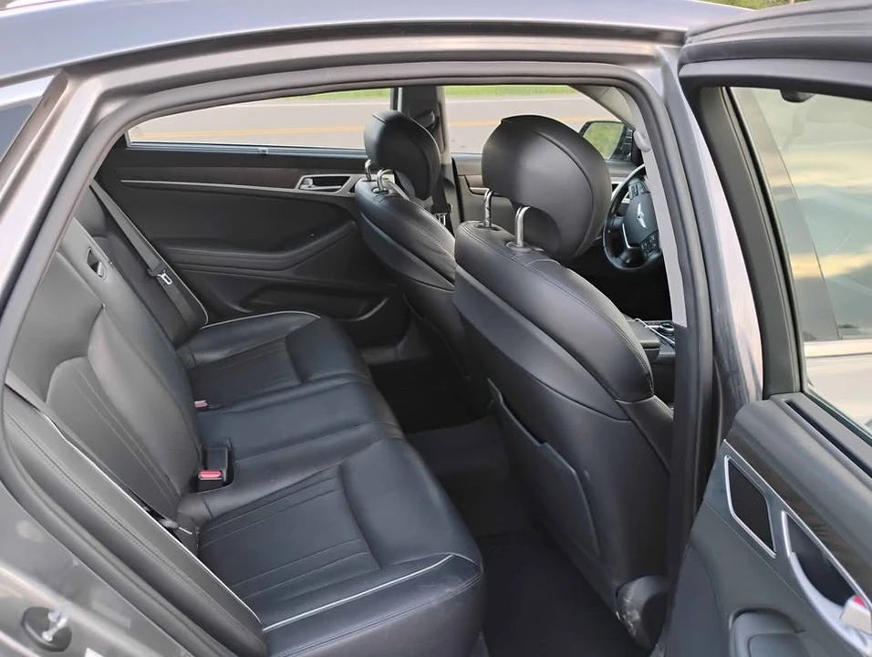 2016 Hyundai Genesis - Image 6 of 17