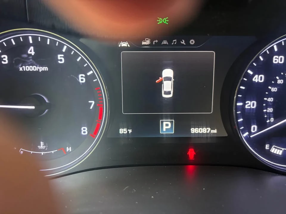 2016 Hyundai Genesis - Image 13 of 17