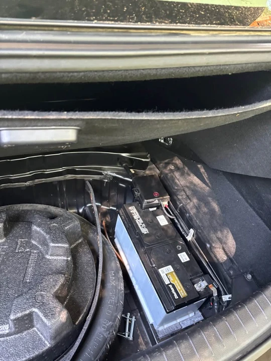 2016 Hyundai Genesis - Image 9 of 17