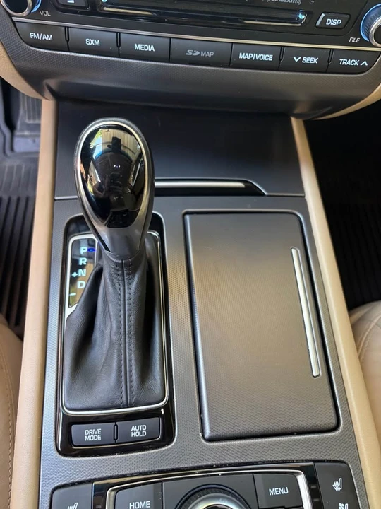 2016 Hyundai Genesis - Image 15 of 17