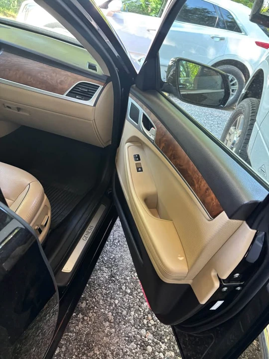 2016 Hyundai Genesis - Image 7 of 17