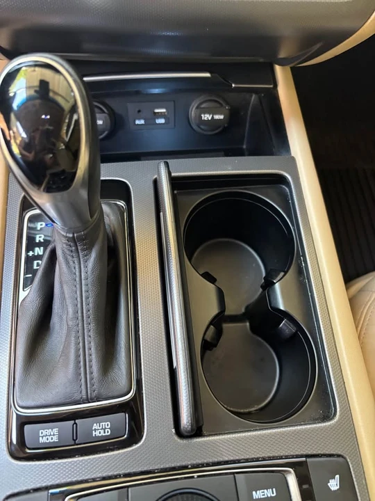 2016 Hyundai Genesis - Image 14 of 17