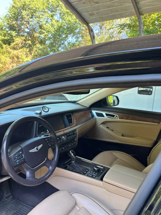 2016 Hyundai Genesis - Image 12 of 17