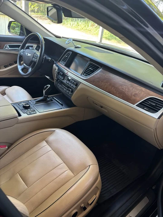 2016 Hyundai Genesis - Image 8 of 17