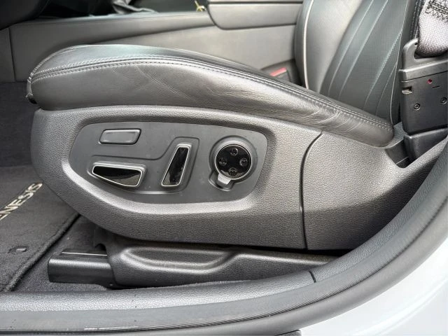 2016 Hyundai Genesis - Image 19 of 21
