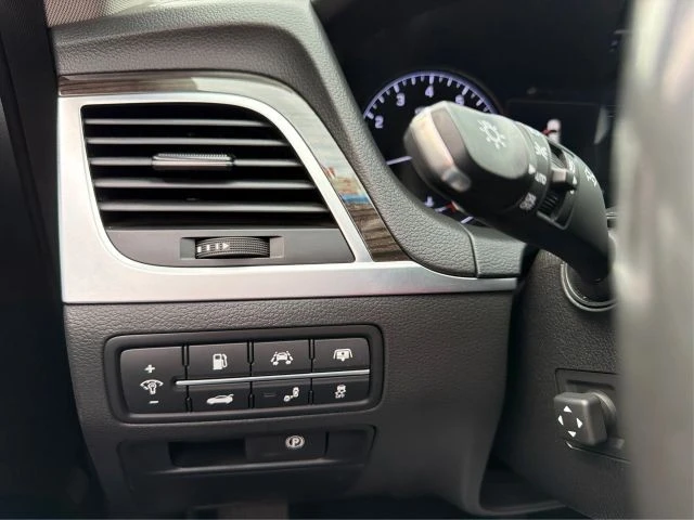 2016 Hyundai Genesis - Image 18 of 21