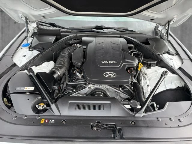 2016 Hyundai Genesis - Image 11 of 21