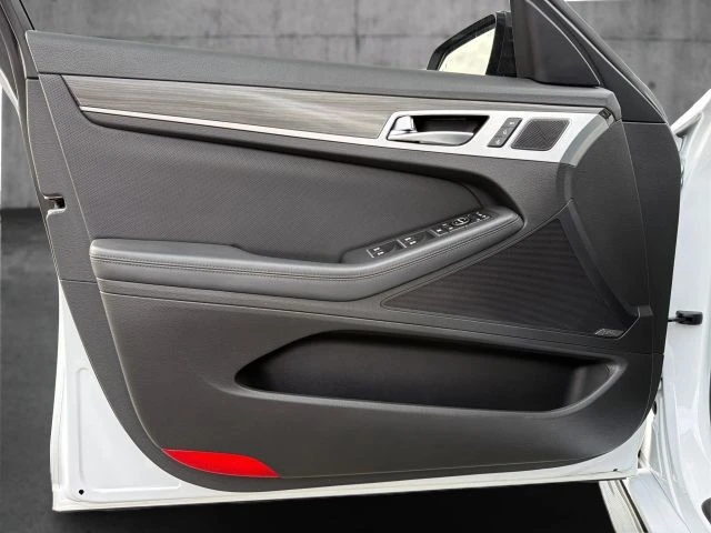 2016 Hyundai Genesis - Image 20 of 21
