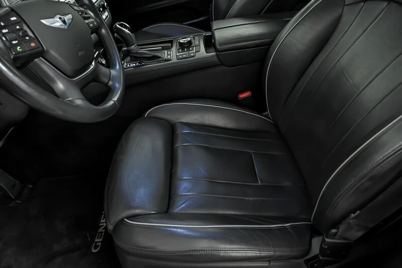 2016 Hyundai Genesis - Image 16 of 31
