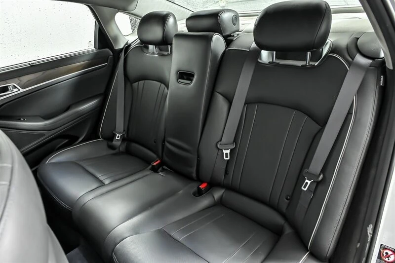 2016 Hyundai Genesis - Image 19 of 31