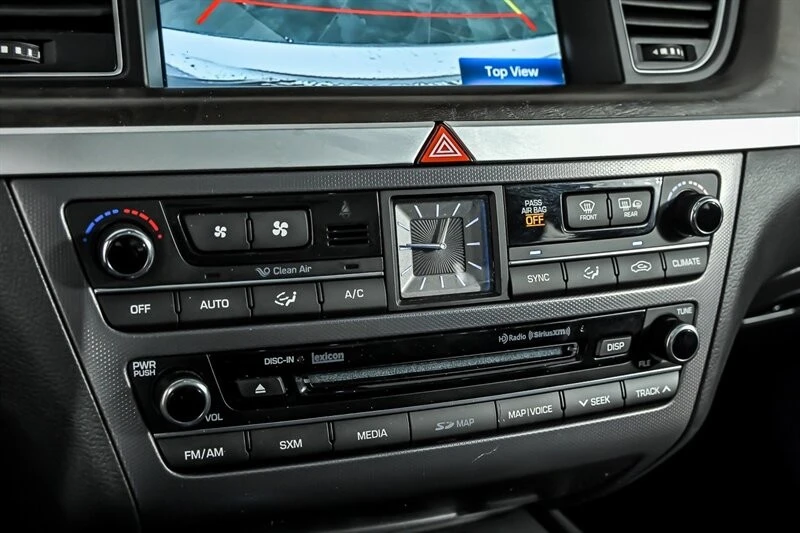 2016 Hyundai Genesis - Image 29 of 31