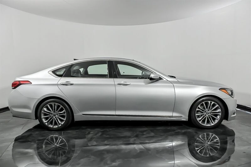 2016 Hyundai Genesis - Image 10 of 31
