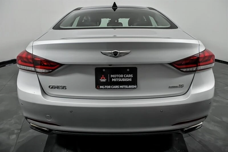 2016 Hyundai Genesis - Image 8 of 31
