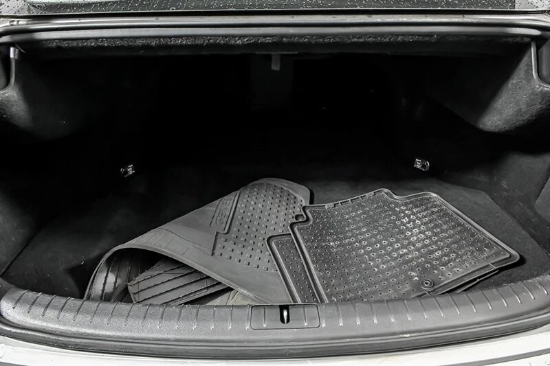 2016 Hyundai Genesis - Image 11 of 31