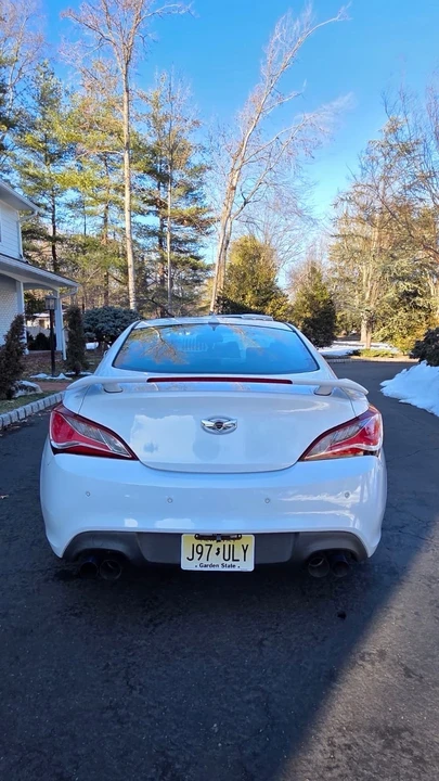2016 Hyundai Genesis - Image 2 of 18