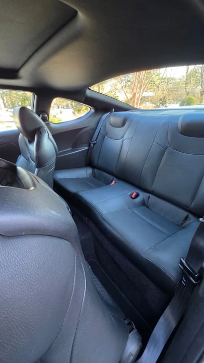 2016 Hyundai Genesis - Image 14 of 18
