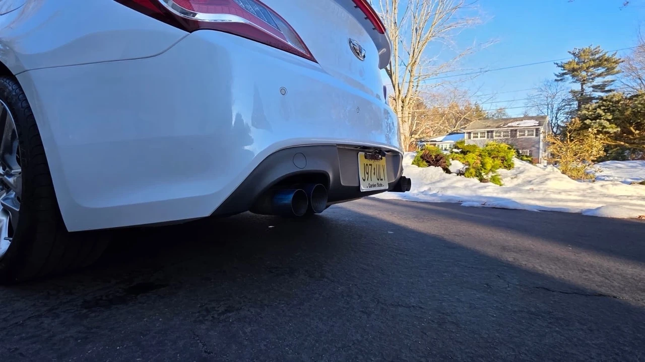 2016 Hyundai Genesis - Image 8 of 18