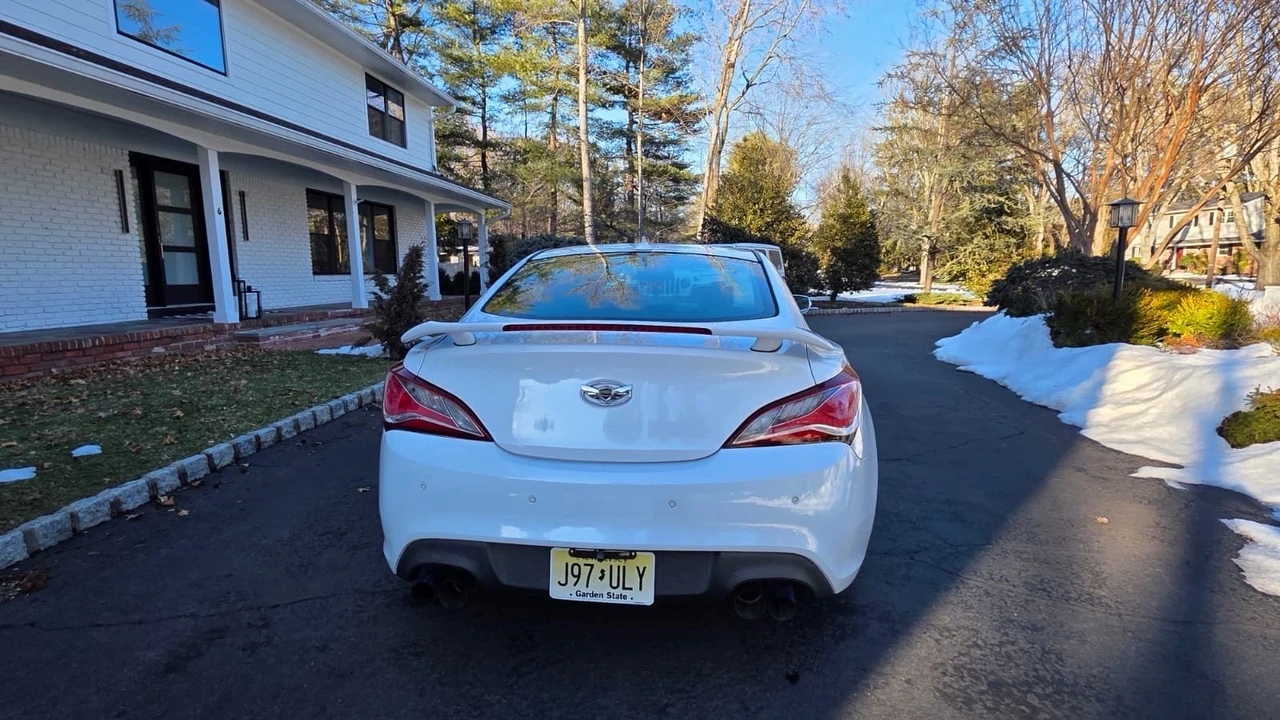 2016 Hyundai Genesis - Image 6 of 18