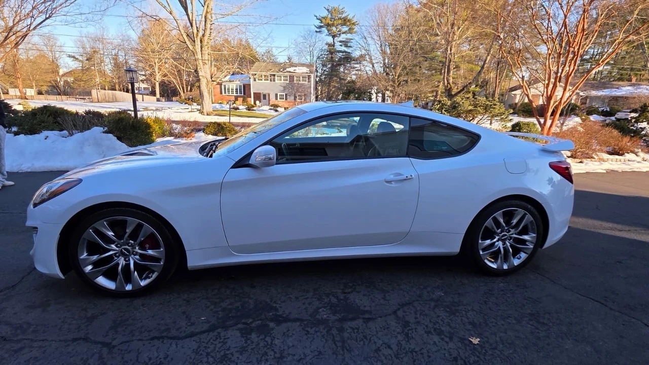 2016 Hyundai Genesis - Image 7 of 18