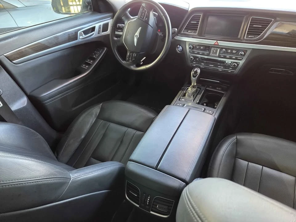 2016 Hyundai Genesis - Image 5 of 10