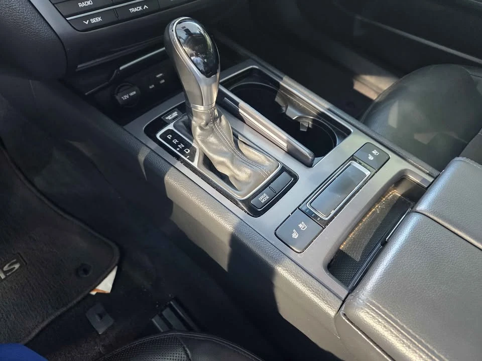 2016 Hyundai Genesis - Image 9 of 10
