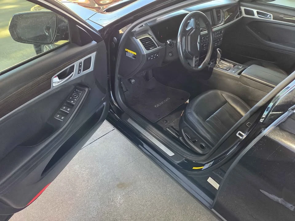 2016 Hyundai Genesis - Image 8 of 10