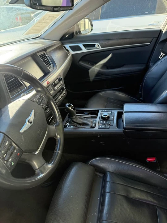 2016 Hyundai Genesis - Image 2 of 3