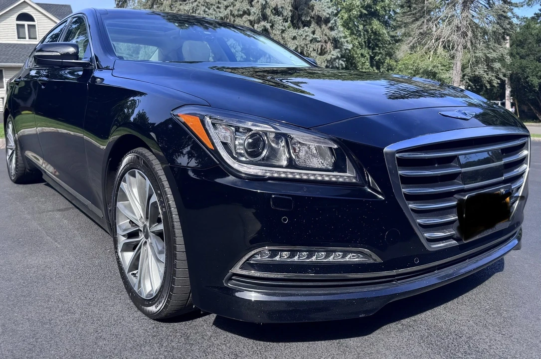 2016 Hyundai Genesis - Image 8 of 17