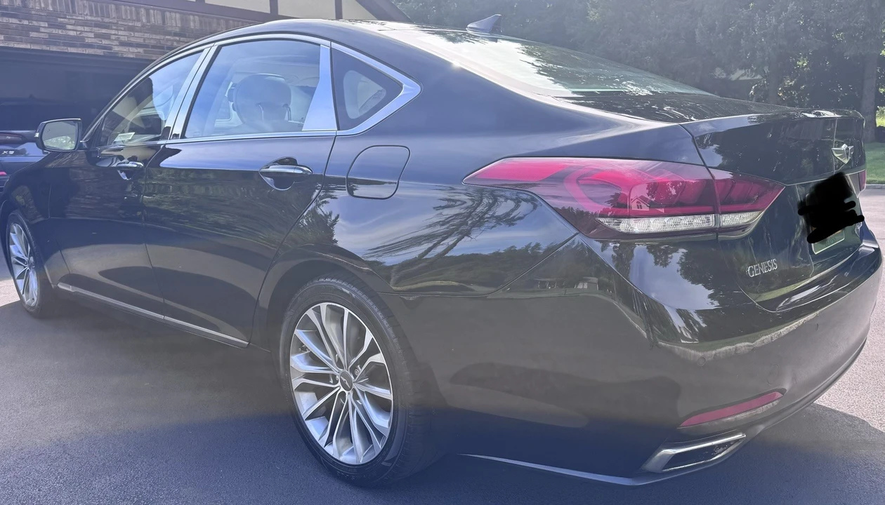 2016 Hyundai Genesis - Image 4 of 17
