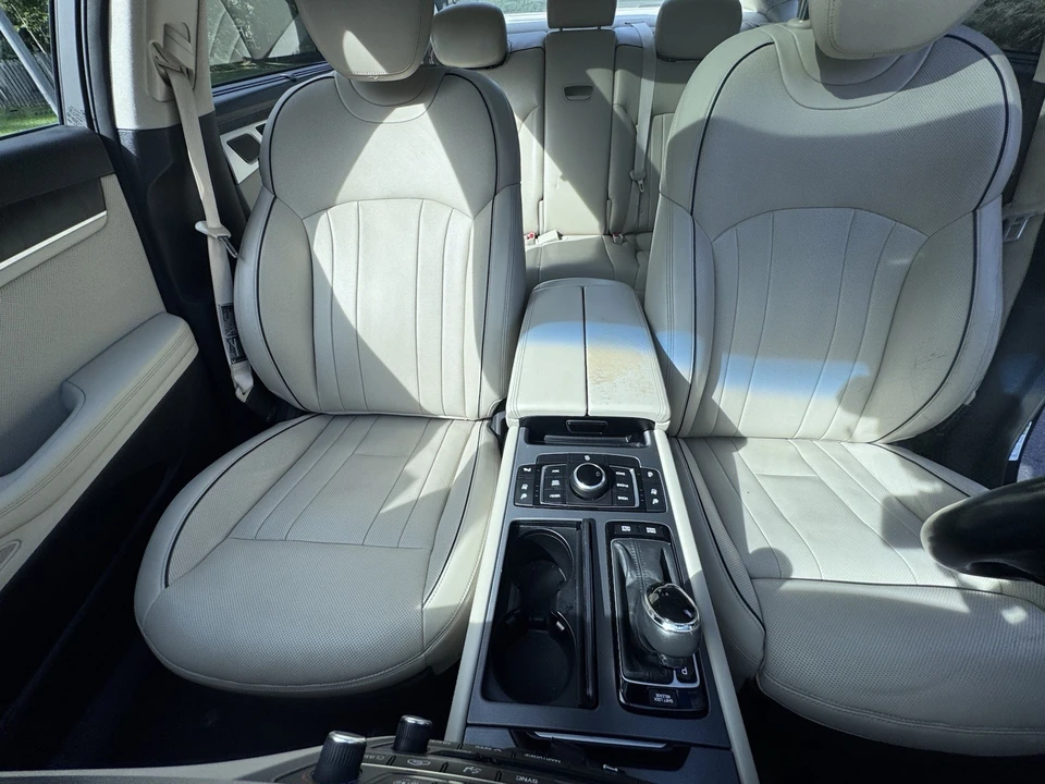 2016 Hyundai Genesis - Image 14 of 17