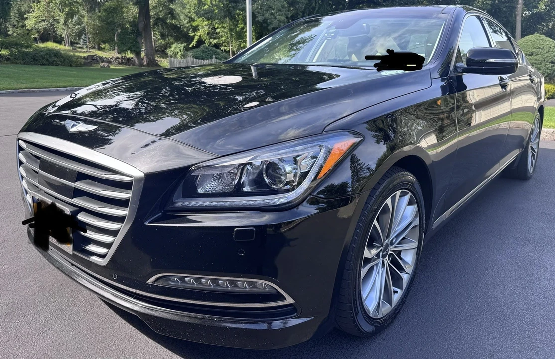 2016 Hyundai Genesis - Image 2 of 17