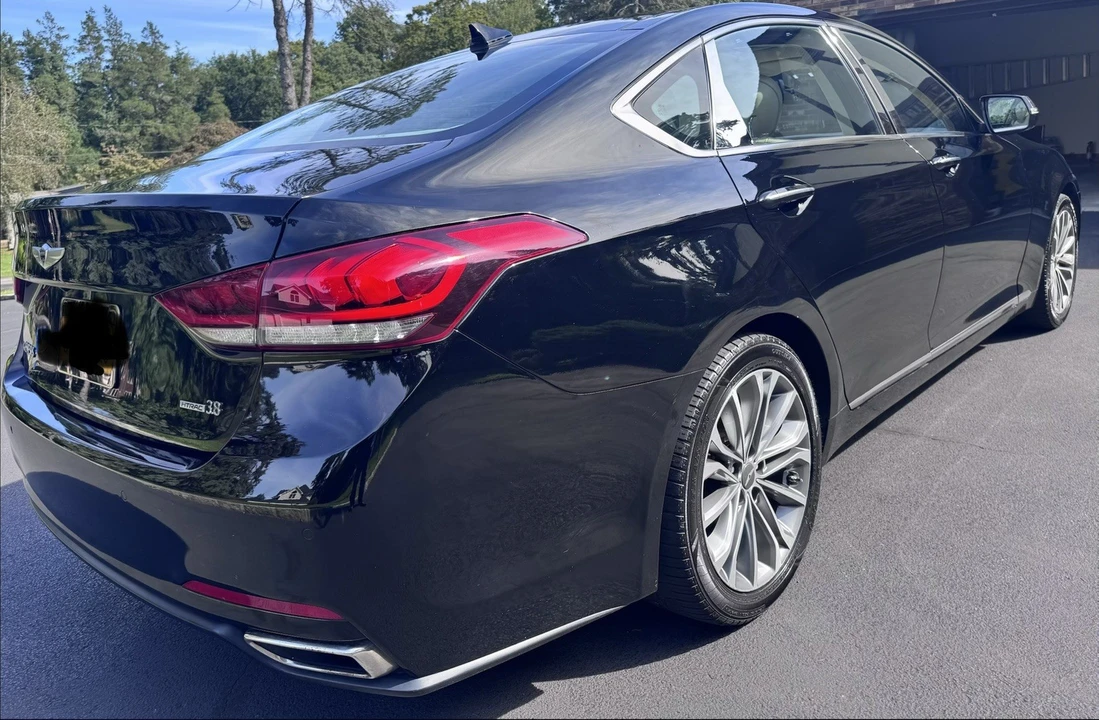 2016 Hyundai Genesis - Image 6 of 17