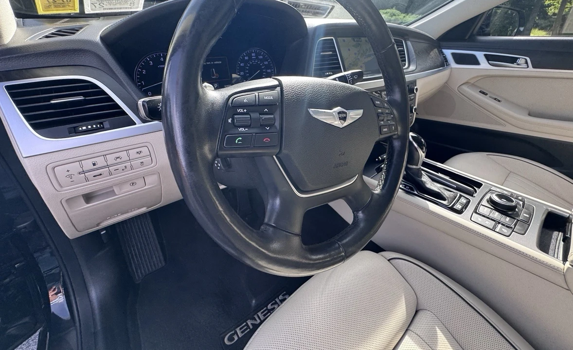 2016 Hyundai Genesis - Image 15 of 17