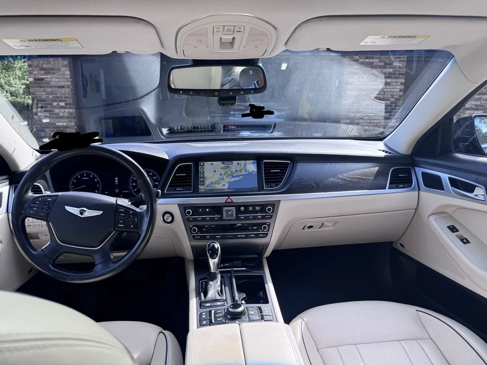 2016 Hyundai Genesis - Image 13 of 17