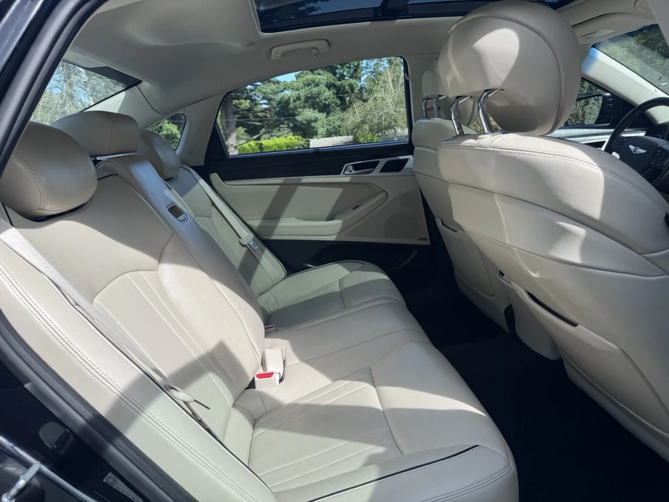 2016 Hyundai Genesis - Image 12 of 17