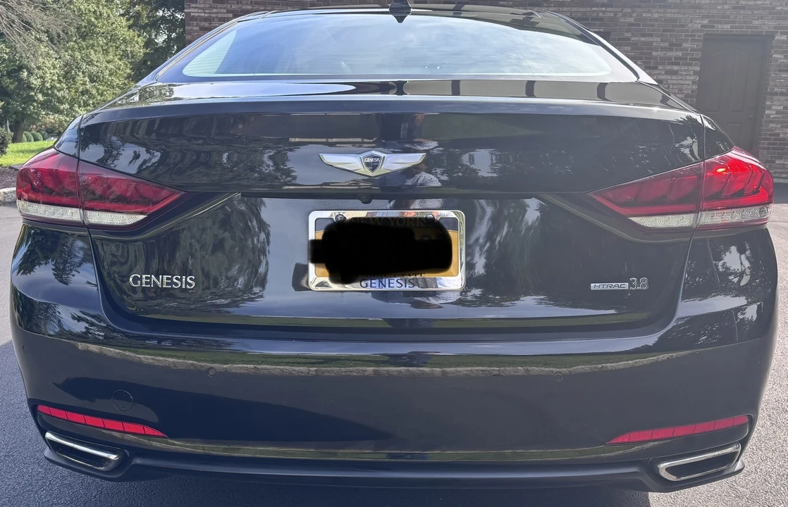 2016 Hyundai Genesis - Image 5 of 17