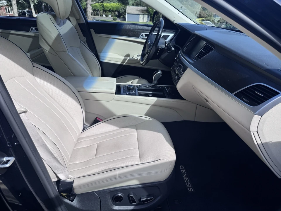 2016 Hyundai Genesis - Image 11 of 17