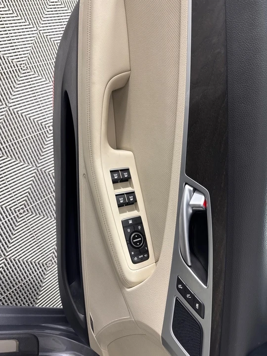 2016 Hyundai Genesis - Image 11 of 12