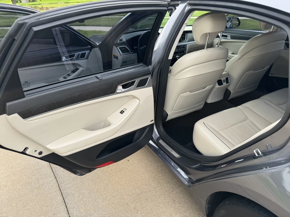 2016 Hyundai Genesis - Image 15 of 25