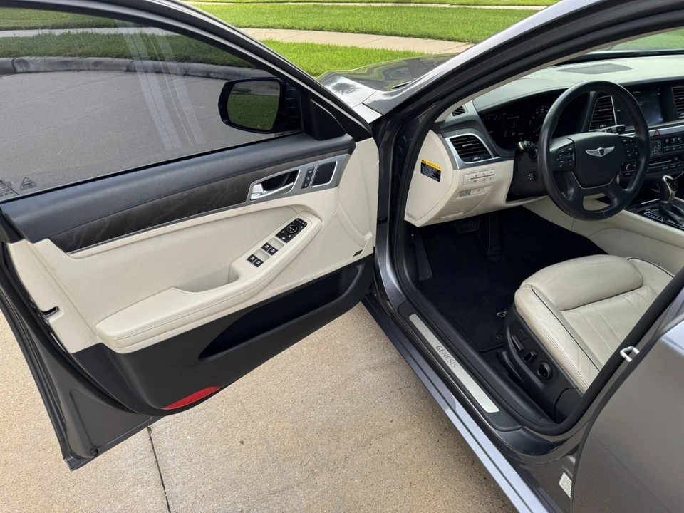 2016 Hyundai Genesis - Image 9 of 25